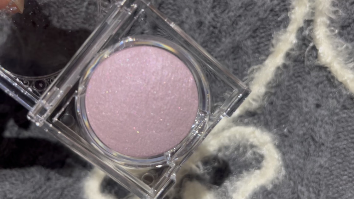 ムーングロウハイライター/キャンメイク/ハイライトの動画クチコミ3つ目