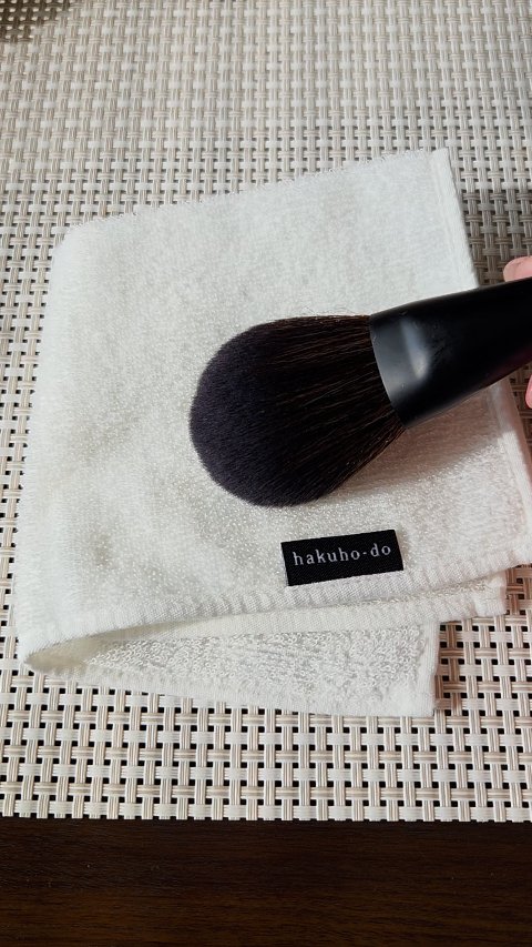 白鳳堂 筆ぬぐいのクチコミ「∕ブラシ使ったときのこれ(*^^*)∕

ティッシュもありだけど
こちらも便利だよ💡
(デパー.....」（2枚目）