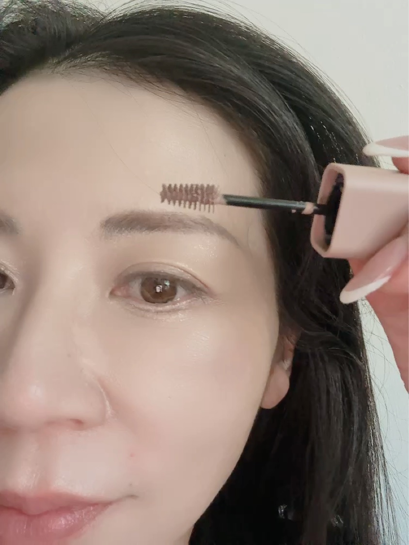 ＳＰ フラッフ ブロウ ムース/MAYBELLINE NEW YORK/眉マスカラを使ったクチコミ（2枚目）