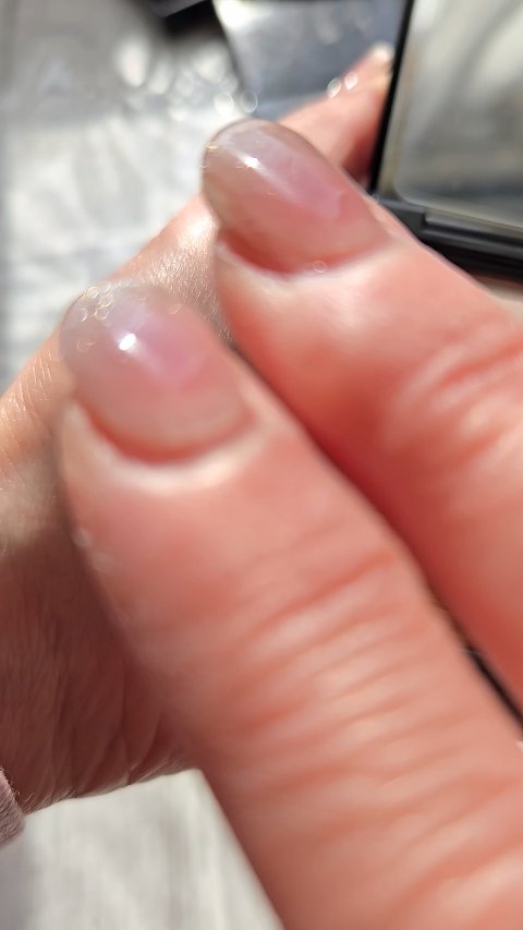 ミネラルプレストチーク/エトヴォス/パウダーチークの動画クチコミ1つ目