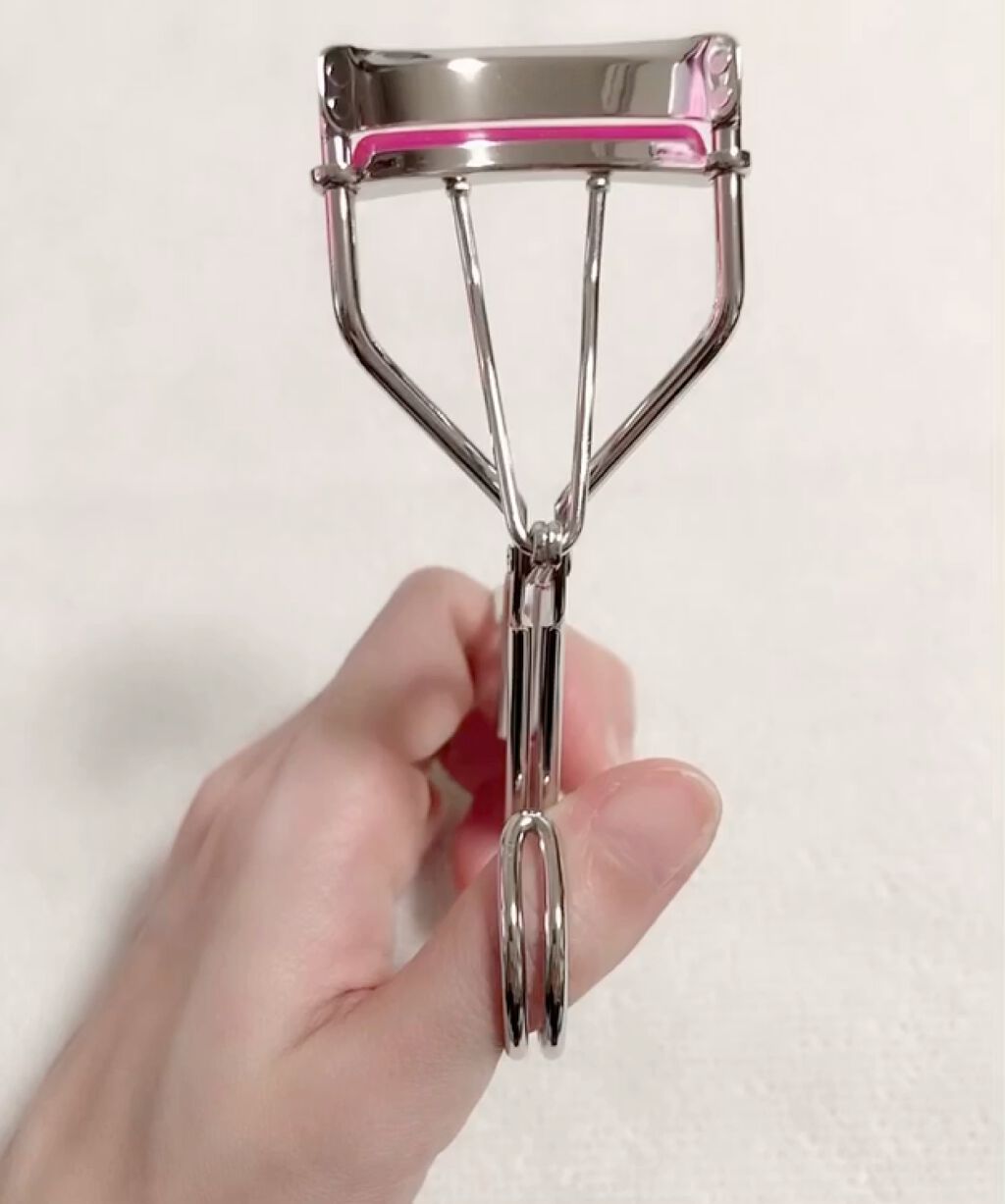 アイラッシュカーラー N2/ヒロインメイク/ビューラーの動画クチコミ4つ目