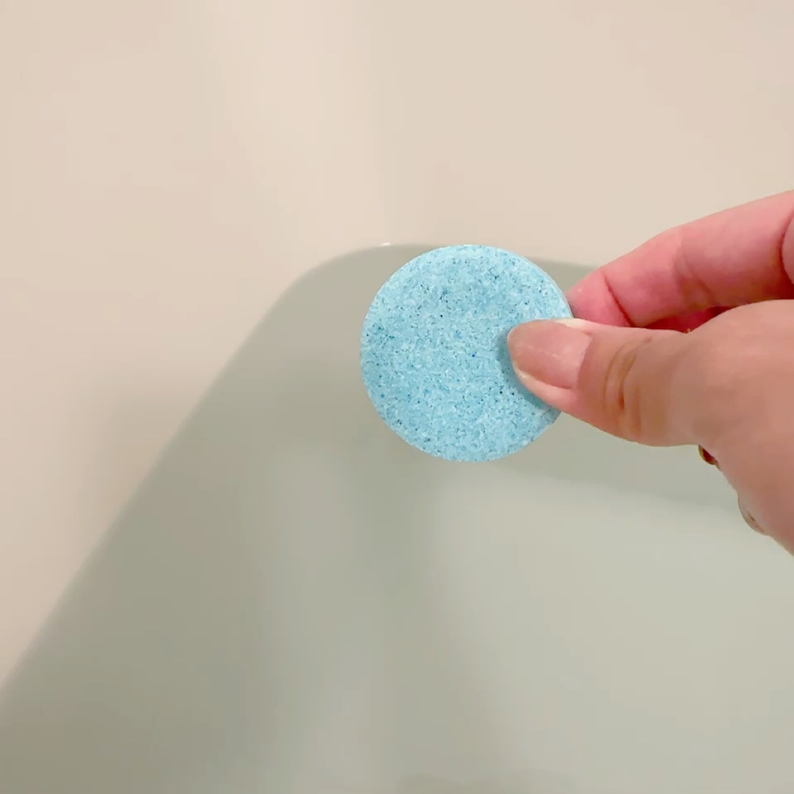 エイトザタラソ ユー CBD＆リトリート バブルスパ タブレット入浴料 ライト シトラスミントの香り/エイトザタラソ/炭酸系入浴剤の動画クチコミ1つ目