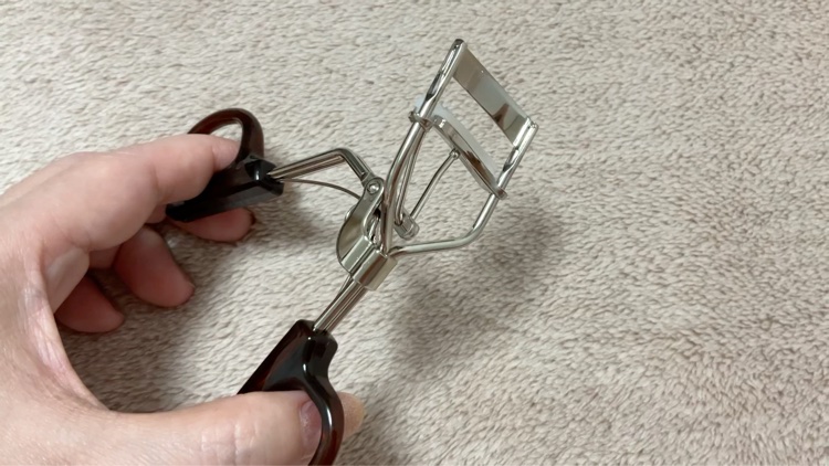 手ぐしが通せるケープ まとまりスタイル用 無香料/ケープ/ヘアスプレーの動画クチコミ2つ目