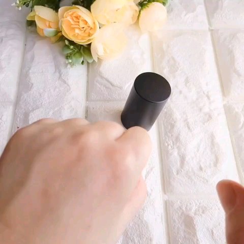 アウェイクエッセンスブラック/ClearDea./ミスト状化粧水の動画クチコミ1つ目