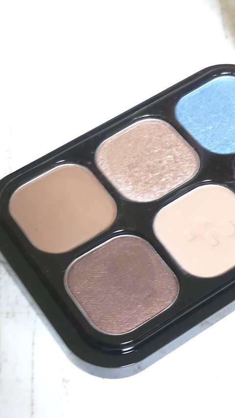 オッドバランスアイパレット/TWO SLASH FOUR/アイシャドウパレットの人気ショート動画