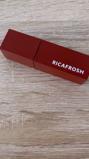 RICAFROSH
ジューシーリブティント
06
ルーブラウン

秋におすすめしたいブラウンリップ✨

こってりとしたカラーで一気に雰囲気が変わります❤︎

保湿力も高くパサパサしないのもお気に入り✨