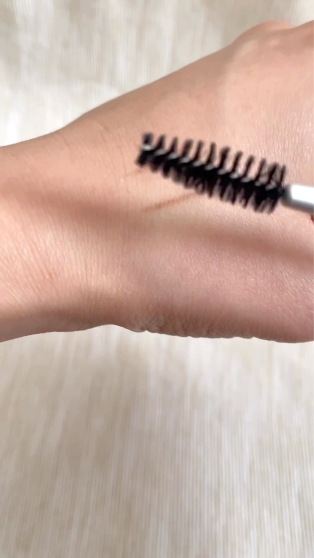 LJ スクリューブラシ/LOUJENE/メイクブラシの動画クチコミ1つ目