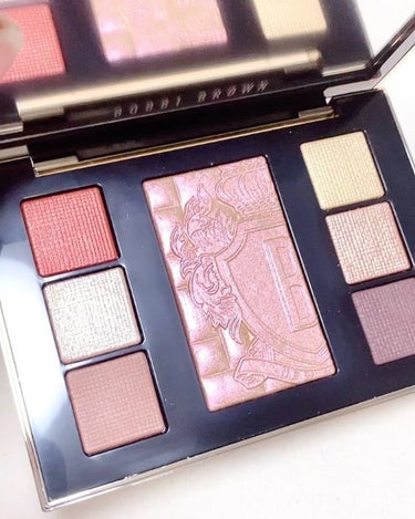 BOBBI BROWN リュクス アイ & チーク パレットのクチコミ「どう？
みんなホリデー買ってる？？

私は今のところ欲しいのは
全部押さえられてるよ👍

ボビ.....」（2枚目）