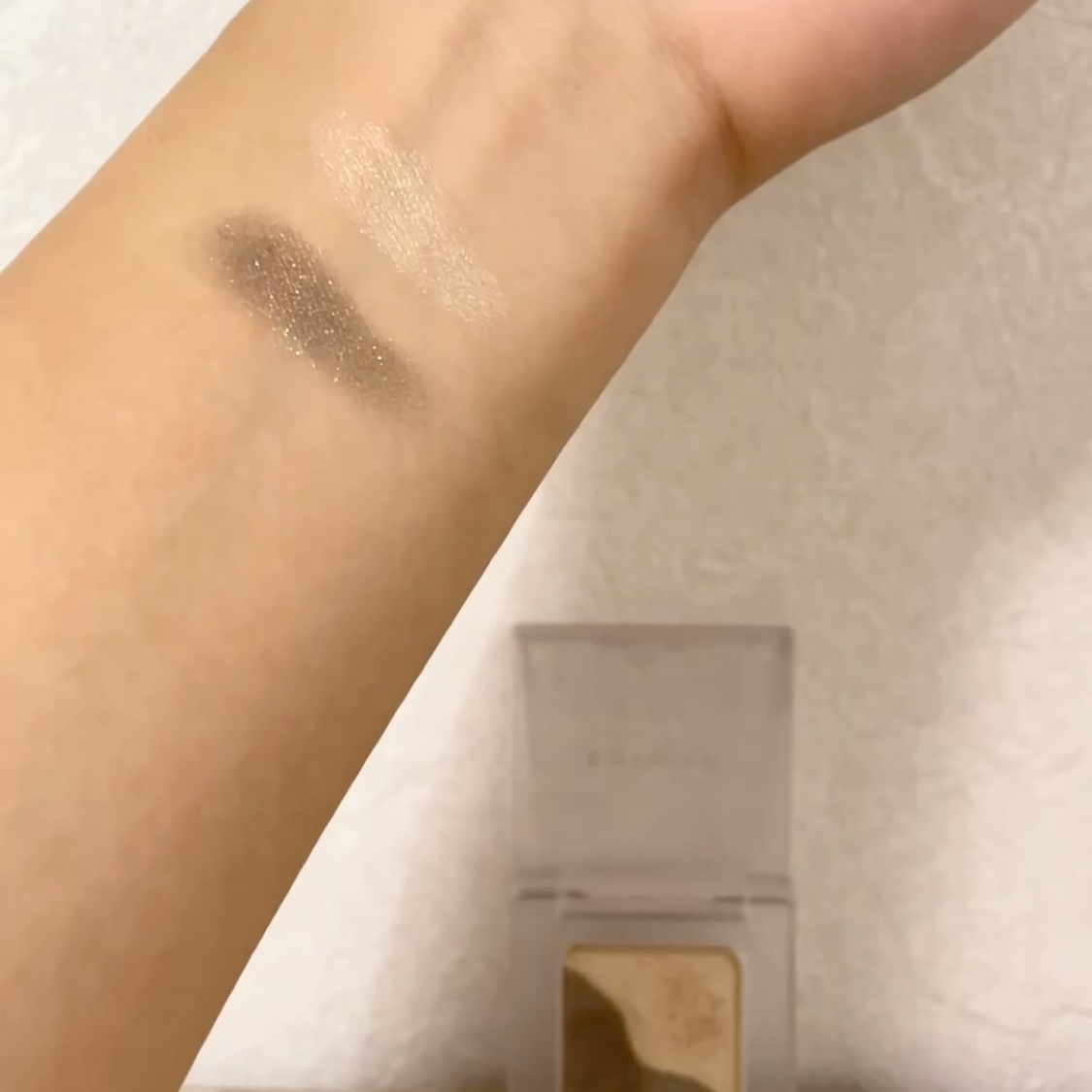 トーン ペタル アイシャドウ/to/one/アイシャドウパレットの動画クチコミ2つ目