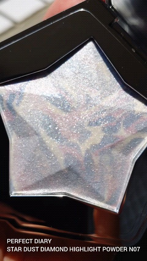 スターダストダイヤモンドハイライトパウダー/PERFECT DIARY/パウダーハイライトを使ったクチコミ（1枚目）