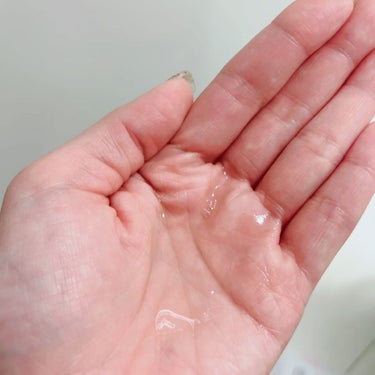 DEW アフターグロウドロップのクチコミ「私は洗顔→導入液後に使用しました。

手のひら全体に伸ばした時から
既にトロトロ感を実感。
手.....」（3枚目）