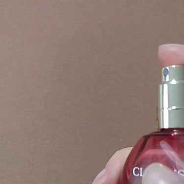 CLARINS フィックス メイクアップのクチコミ「段々と暑い日が増えてベースメイクの崩れが気になる季節になってきましたね🌞私が絶対崩したくない日.....」（3枚目）