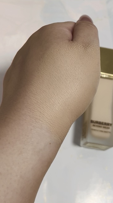 \ しっとりセミツヤ肌へ /


💎Burberry Beauty
バーバリー ビヨンド ウェア パーフェクティング マット
⚫︎20FN

¥8,250


🔖セミマット〜セミツヤな仕上がり。



🔖秋冬でも乾燥せず使えています。