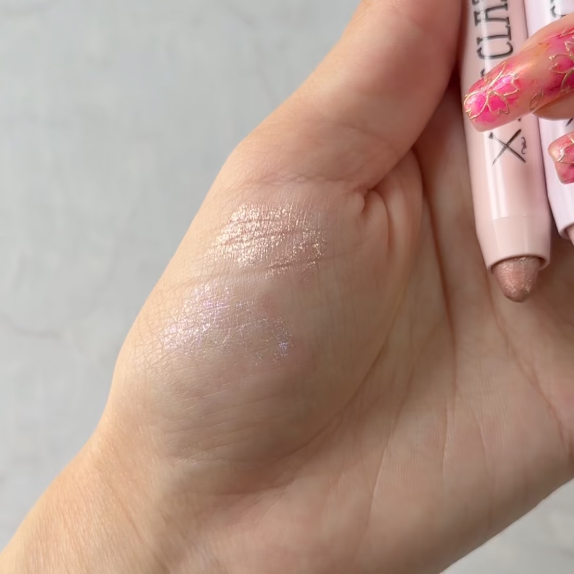 アートクラス アイグリッツ/too cool for school/スティックアイシャドウを使ったクチコミ（3枚目）