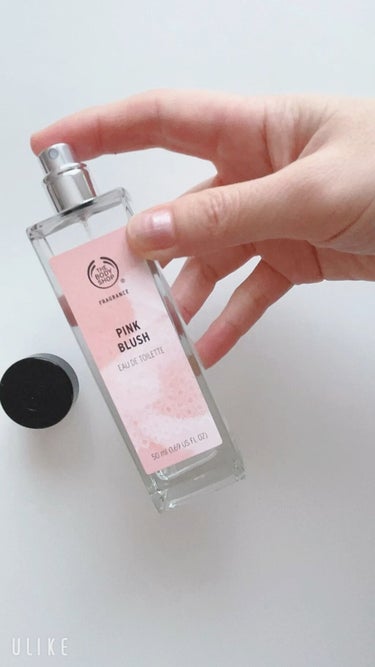 THE BODY SHOP ピンクブラッシュ オードトワレのクチコミ「
香水みたいな香りは長続きします。
ピンクのラベルにかわいい瓶。

持っていると女子力上がりそ.....」（1枚目）