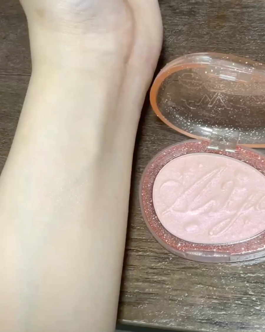 フィー グリッツストーンハイライター/fwee/パウダーハイライトを使ったクチコミ（2枚目）