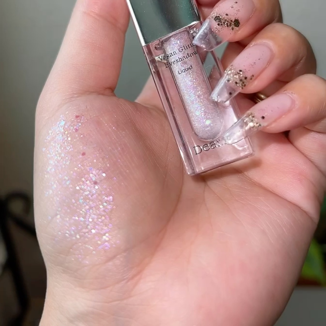 グリッターアイシャドウ/Dear.A/グリッターの動画クチコミ3つ目