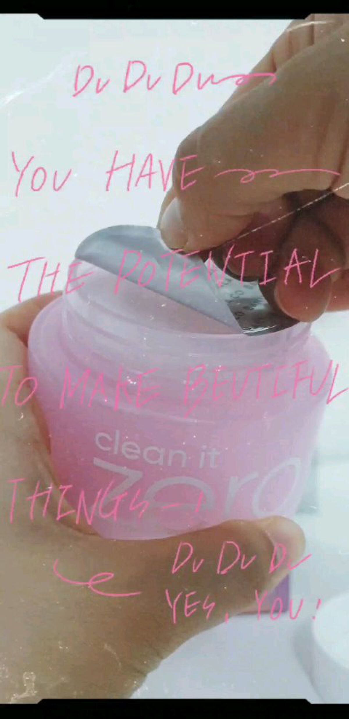 【紹介品】
ブランド：　BANILA CO(バニラコ)
商品名：　　クリーンイットゼロクレンジングバーム

Qoo10販売価格：　約2,１００円（参考までに）


【商品の特徴】
①刺激のない、やさしいクレンジング 