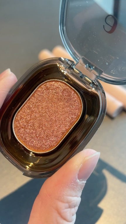 ASTRAL LIGHT EYESHADOW/Ameli/単色アイシャドウの人気ショート動画