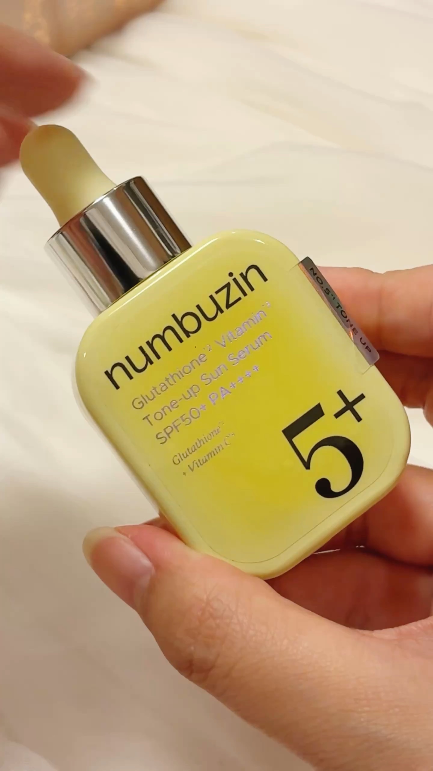 5番 白玉グルタチオンCトーンアップベース SPF50+ PA++++/numbuzin/化粧下地の人気ショート動画