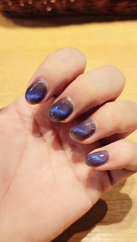 ネイル初心者にこそオススメ！？
サロンでマグネットネイル！

メンズでネイルってハードル高いですよね
自分も先月まではセルフネイルをしていたのですが、
クオリティの壁に阻まれ、緊張しつつネイルサロンへ
やってみたらなんてことない！一時間程度