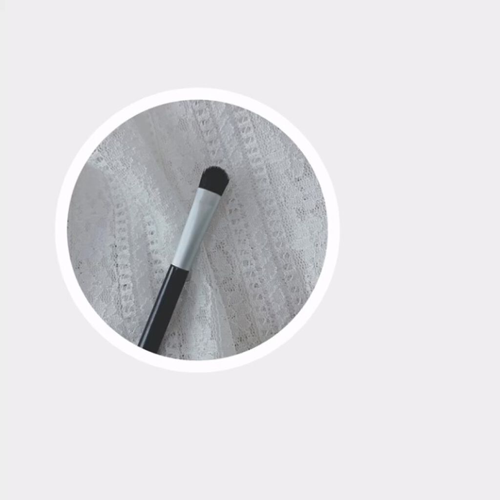 春姫 アイシャドウブラシ/DAISO/メイクブラシの動画クチコミ1つ目