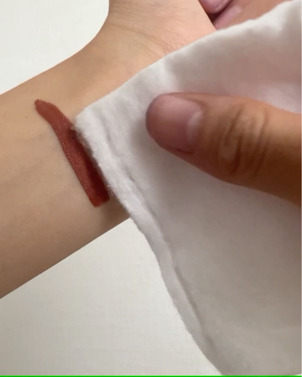 エクスプレス ケア トータル クリーン/MAYBELLINE NEW YORK/ポイントメイクリムーバーの動画クチコミ2つ目