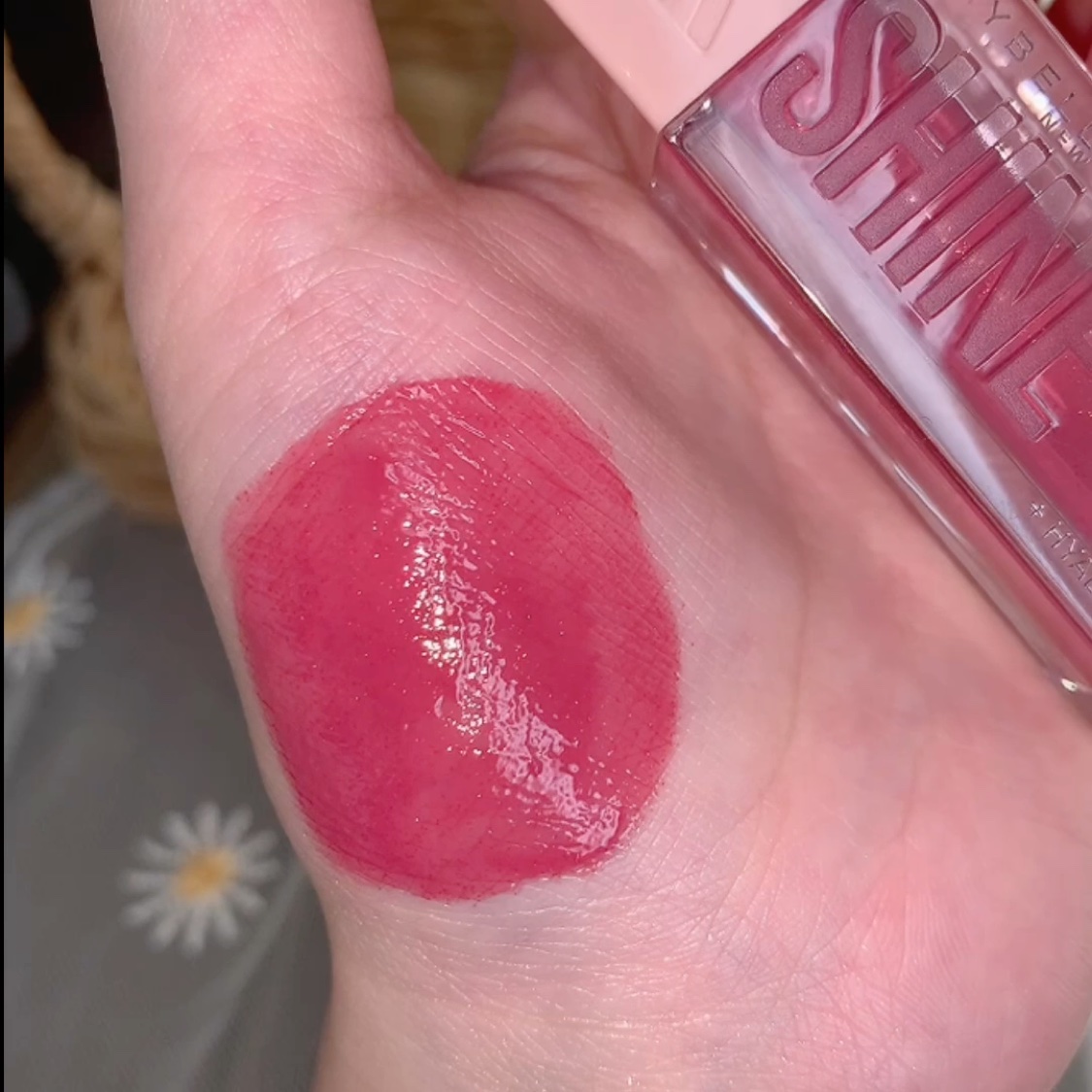 リフターシャイン/MAYBELLINE NEW YORK/リップグロスの動画クチコミ1つ目