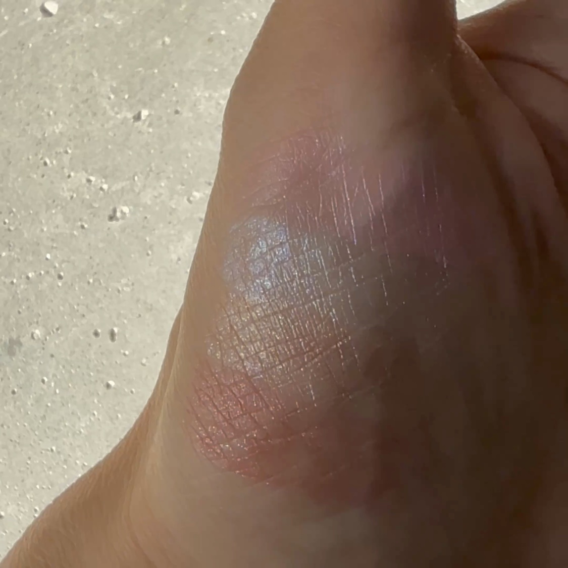 ベタートゥイムグリッターペンアイライナー/Merrymonde/リキッドアイライナーの動画クチコミ1つ目