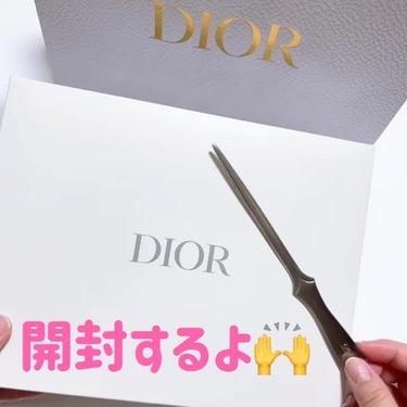 【DIORのイベント参加特典】

キラッキラの生地にロゴチャームが可愛いポーチ

今回のノベルティポーチは最高に可愛いですよ💖

大きめで、たくさん入りそうです🙌

#DIOR
#イベント参加ノベルティ