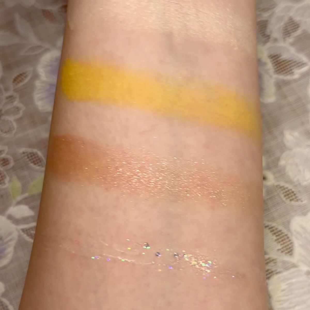 スマイルハート Chic Chicアイシャドウ/FLORTTE/アイシャドウパレットの動画クチコミ1つ目