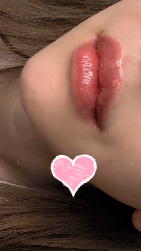 キスキス ビー グロウ オイル 319 ピーチ グロウ/GUERLAIN/リップグロスを使ったクチコミ（3枚目）