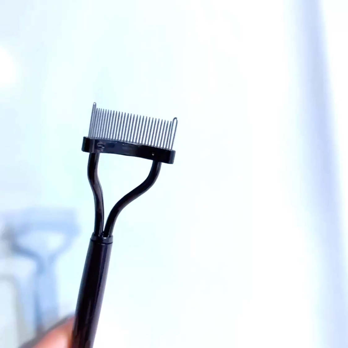 まつげブラシ/DAISO/メイクブラシの動画クチコミ1つ目