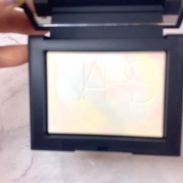 ライトリフレクティング プリズマティックパウダー/NARS/プレストパウダーを使ったクチコミ（2枚目）