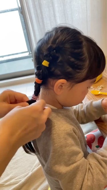 Yuki on LIPS 「4歳娘のヘアアレンジ♡三つ編みと玉ねぎアレンジです👧🏻✨ゴール..」（6枚目）