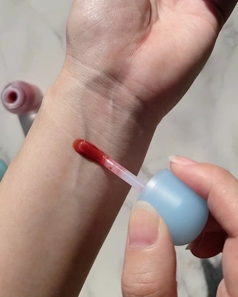 ジューシーベリープランピングリップオイル/TOCOBO/リップグロスの動画クチコミ2つ目