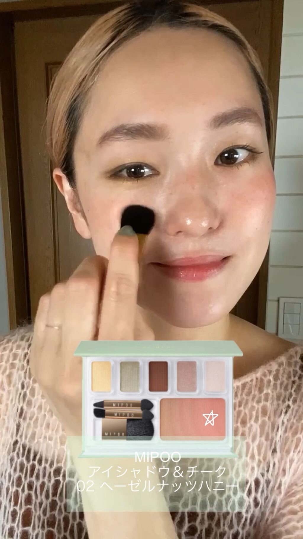 @mipoo_official のアイシャドウパレット👀
可愛いパッケージを開くとアイシャドウがズラーっとあり、右にはチークが2色！
チップも3つ入っていて鏡もあるのはほんとに助かる…！

チークカラーをアイシャドウにしても🙆🏼‍♀️
