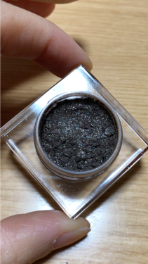 シマリングカラーヴェール ステートメント/THREE/単色アイシャドウを使ったクチコミ（3枚目）