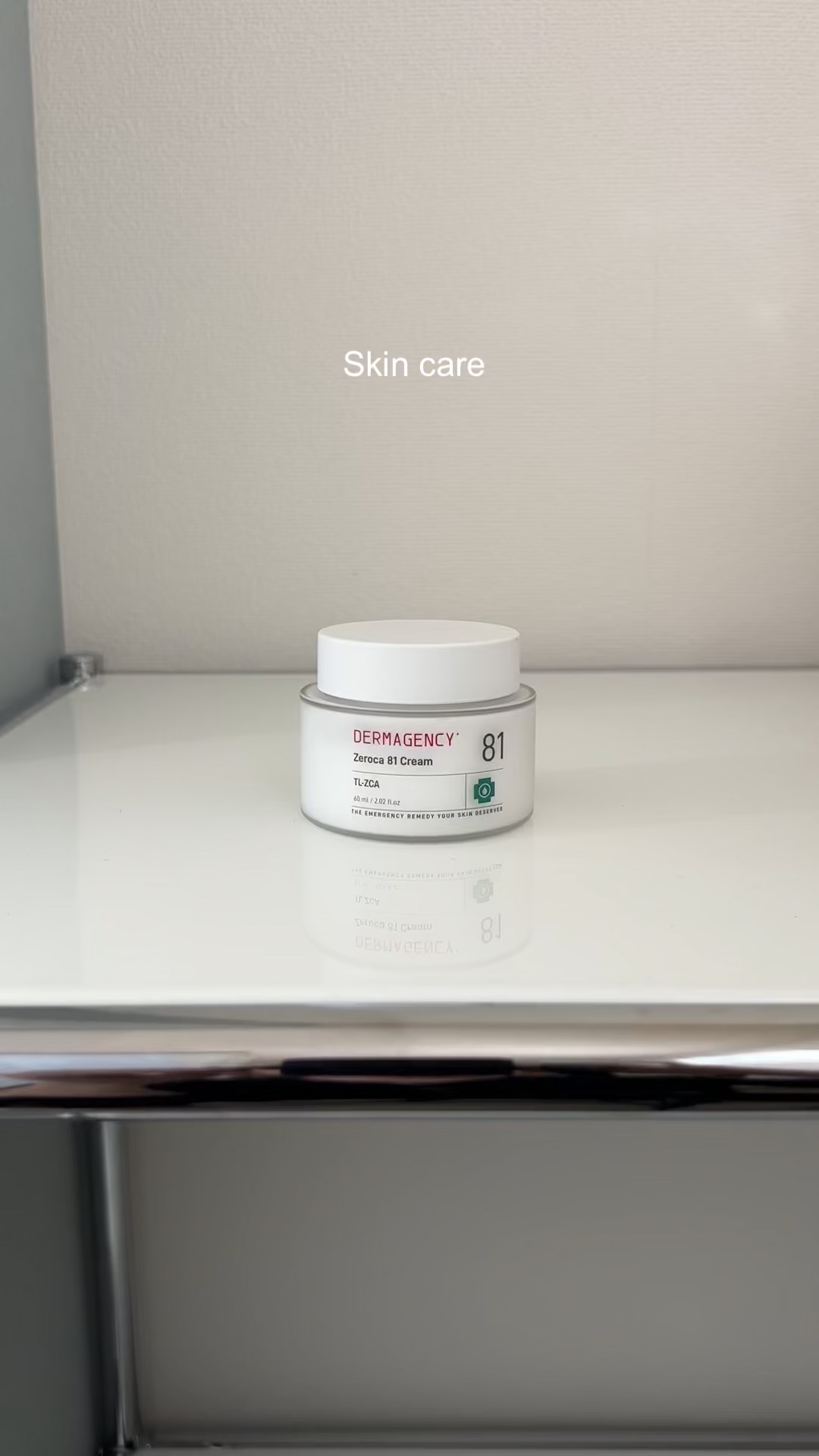 .
⁡
@dermagency_jp
⁡
DERMAGENCY
ゼロカ 81 クリーム
⁡
精製水の代わりに水分と油分バランスを整えてくれる
ノイバラの花水81%配合と、肌トラブルケアの鍵となる
センキュウエキス配合で水分バランスまでしっか