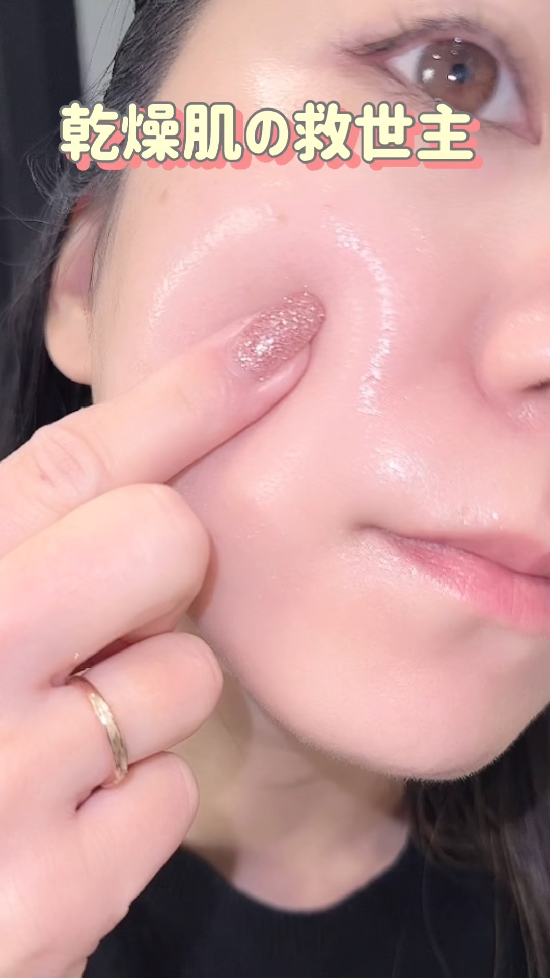 COSRXの大人気美容液
「RXザ・ビタミンC23セラム」がパワーアップしてリニューアル🔥

「香り」と「刺激感」が変わってより使いやすくなったよ🫶

ピュアビタミンC*23%配合してるのに
独特な原料特有の香りがしないのがすごい！
ピ