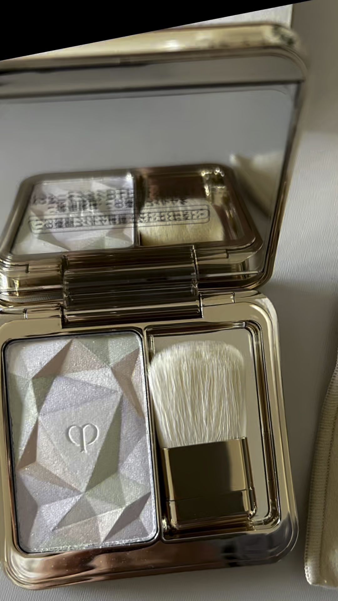 ル・レオスールデクラ /クレ・ド・ポー ボーテ/パウダーハイライトの人気ショート動画