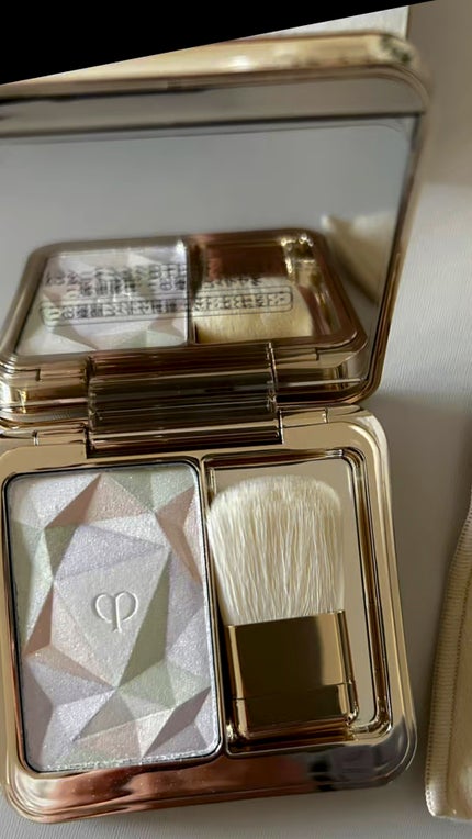 ル・レオスールデクラ /クレ・ド・ポー ボーテ/パウダーハイライトの人気ショート動画