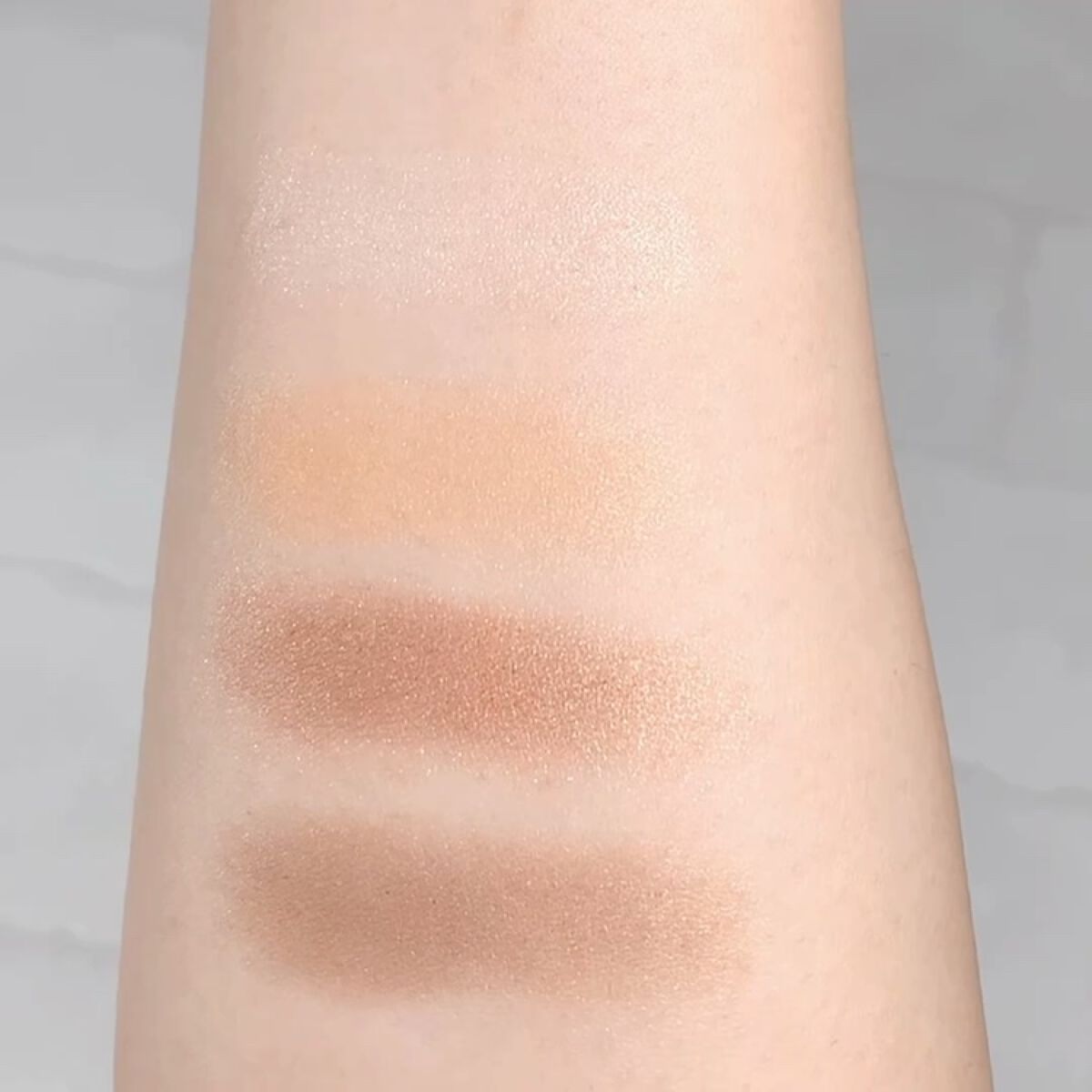 デザイニングアイカラー/rafuna/アイシャドウパレットの動画クチコミ3つ目