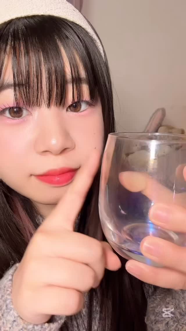 ヌニ
リップオイルアップルチェリー

※メイクアップ効果による

🍒ツヤリップなのにコップにつかない！？

🍒コップにもティッシュオフにも色落ち無し！

🍒食事後にも落ちない長い持続力なのにツヤ感&発色感もそのまま！

🍒アメリカで