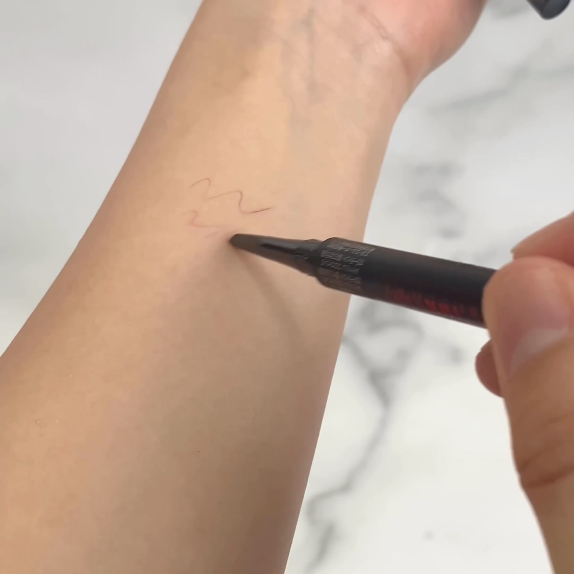 ブロウインク カラーティントデュオ/MAYBELLINE NEW YORK/眉ティントを使ったクチコミ（3枚目）