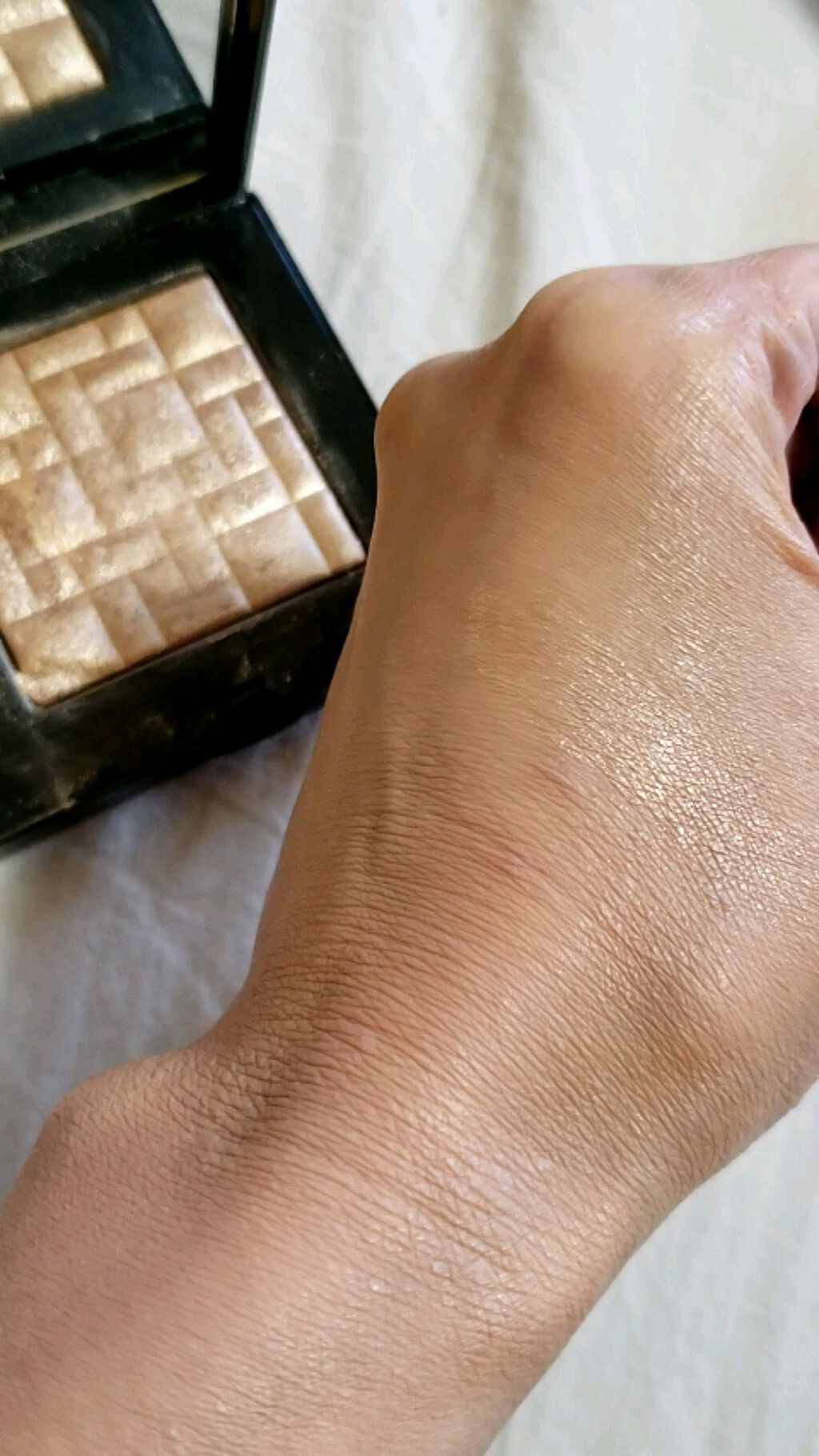 ボーン ディス ウェイ ターン アップ ザ ライト ハイライティング パレット/Too Faced/プレストパウダーの動画クチコミ3つ目