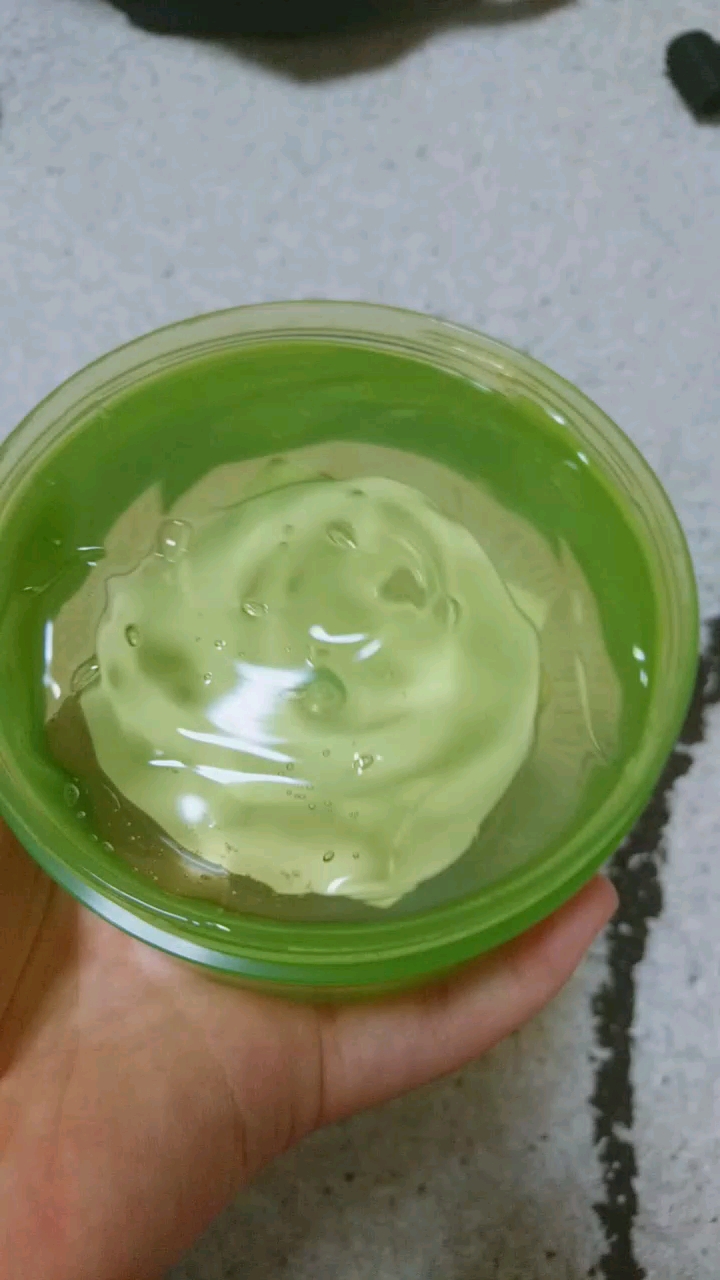 マイルド＆モイスチャーアロエジェル/ネイチャーリパブリック/ボディローションを使ったクチコミ（3枚目）