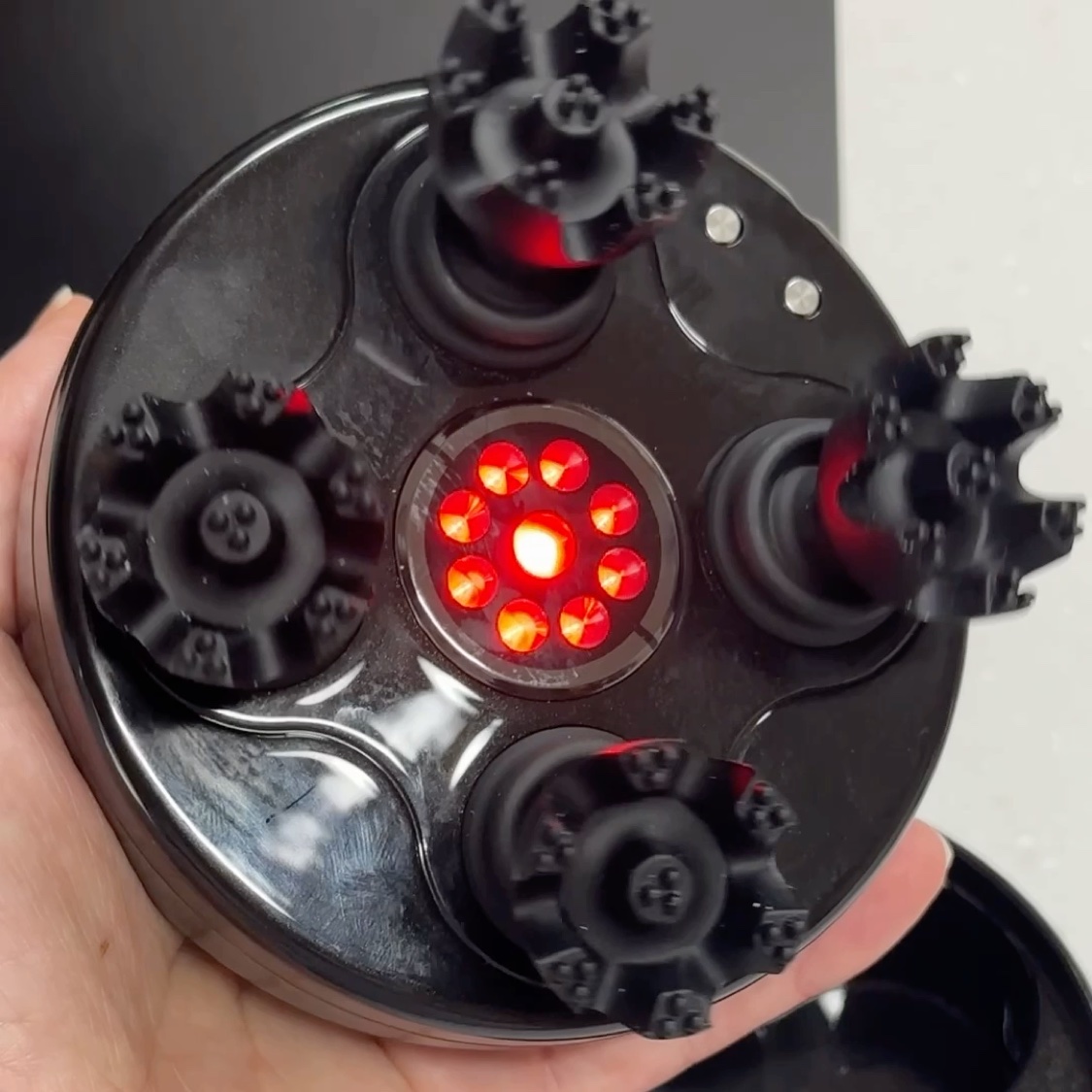 EMS HEAD SPA PRO/MYTREX/ヘッドマッサージャーの動画クチコミ3つ目