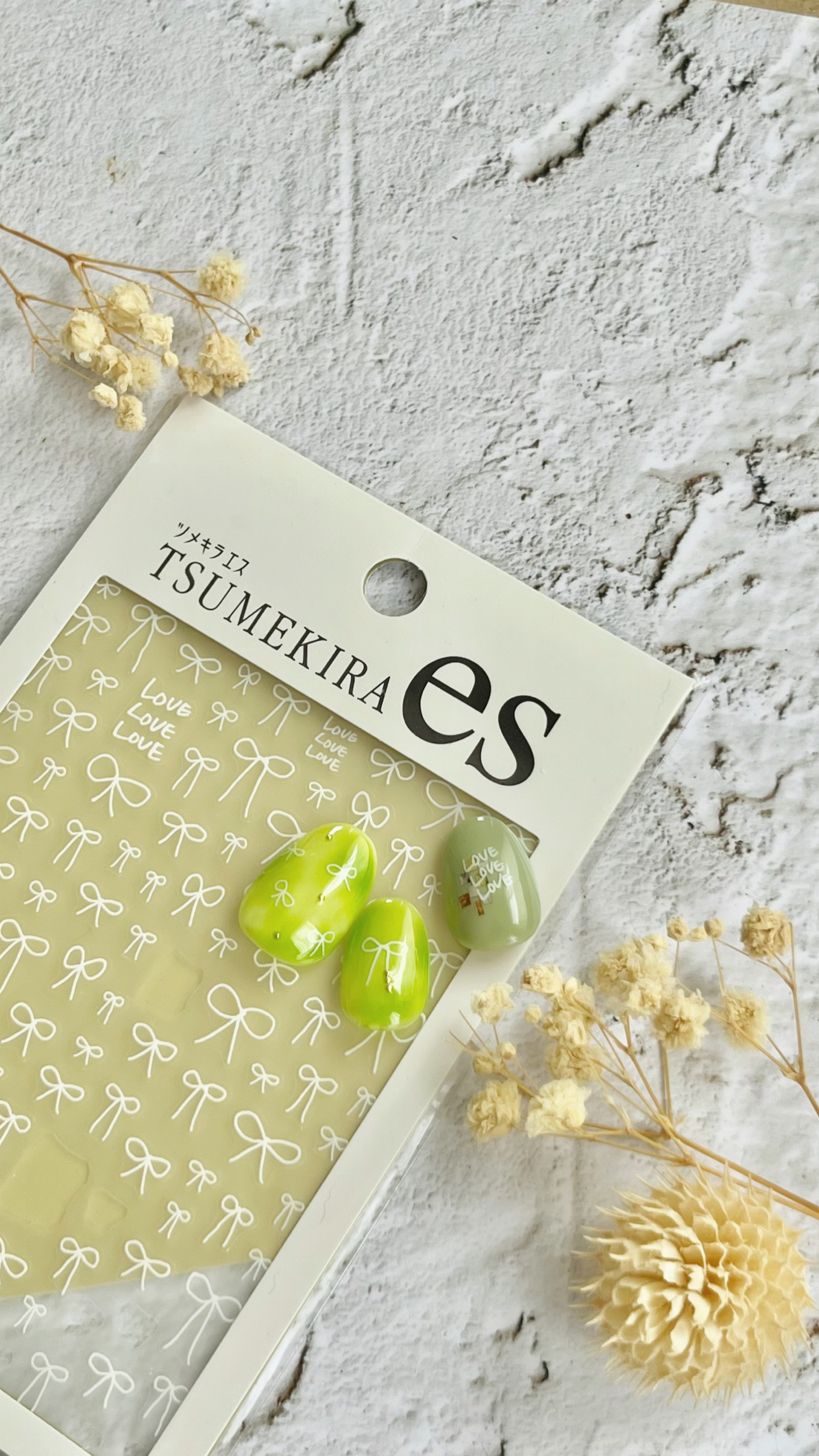 夏っぽい爽やかカラーのリボンネイル👒

白＆黒の2色展開なので
どんなカラーにも合わせやすくて
使いやすさ抜群です🥹

••┈┈┈┈••

TSUMEKIRA

【ES-RBN-001】
手書きリボン 白

◾︎20247.21-22
