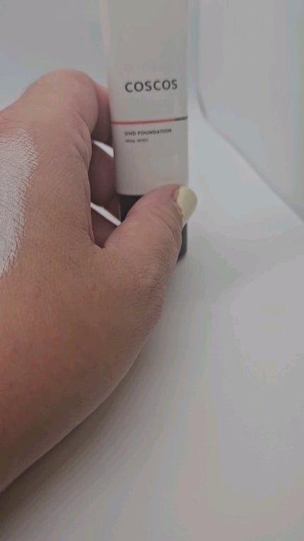 UHDファンデーションホワイト(WH01)/COSCOS/リキッドファンデーションの動画クチコミ2つ目